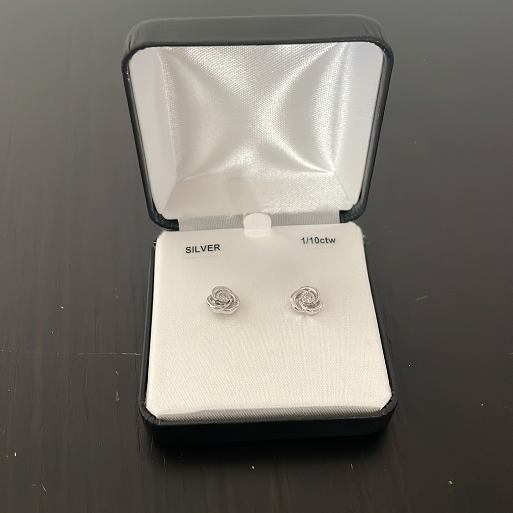 *New in box* silver earrings - Picture 3 of 4